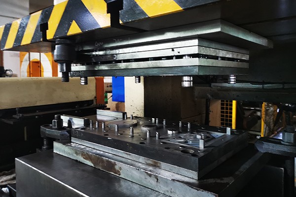 leyu网页登录入口精密五金加工-冲床